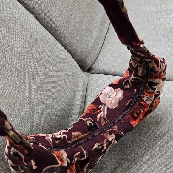 Floral Velvet Shoulder Bag - Picture 13 of 14